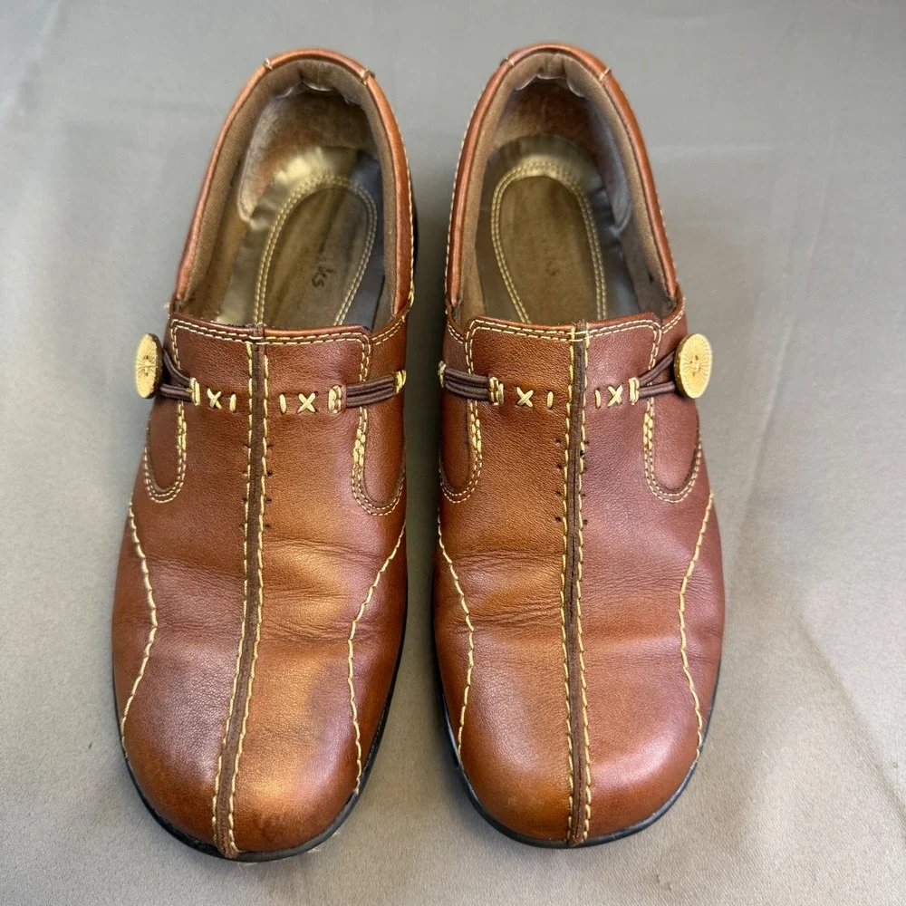 Clarks Brown Leather Slip On Loafers Button Detail Contrast Stitch 35063 Mens 8M